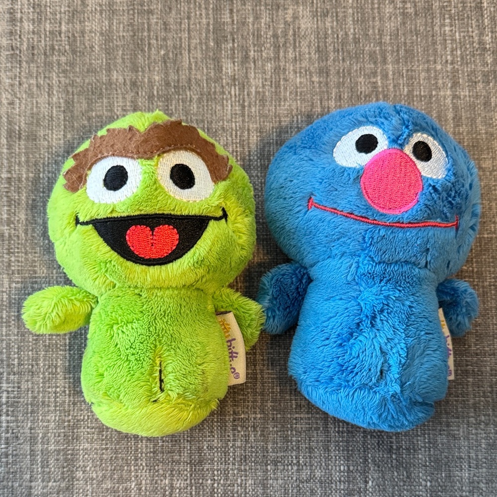 Hallmark Itty Bittys Sesame Street Oscar the Grouch and Grover